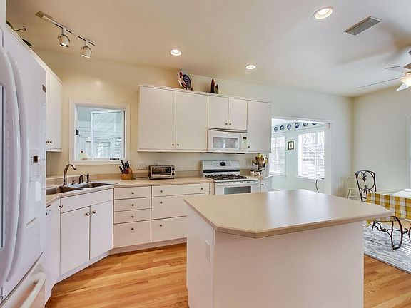 5th image of 11644 Marquette Dr