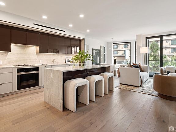 3rd image of 2525 Van Ness Ave #603