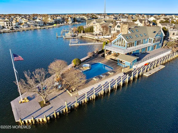 17 Captains Court, Manasquan, NJ 08736
