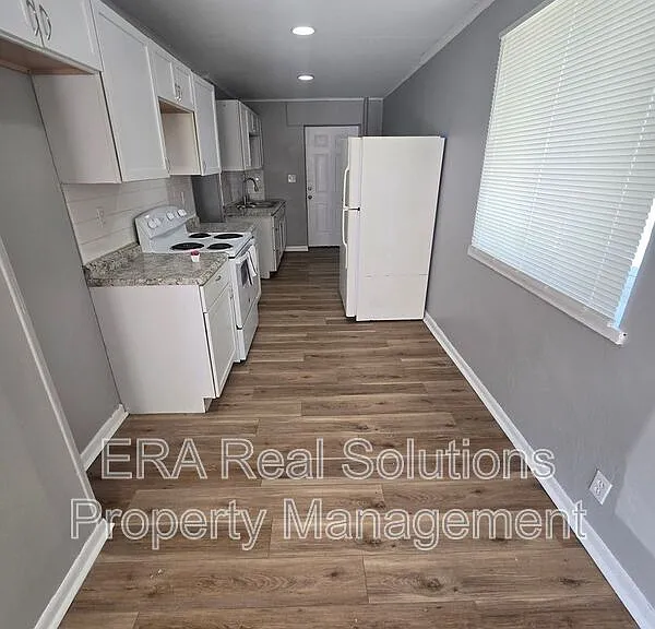361 S Harris Ave #A — Photo 6