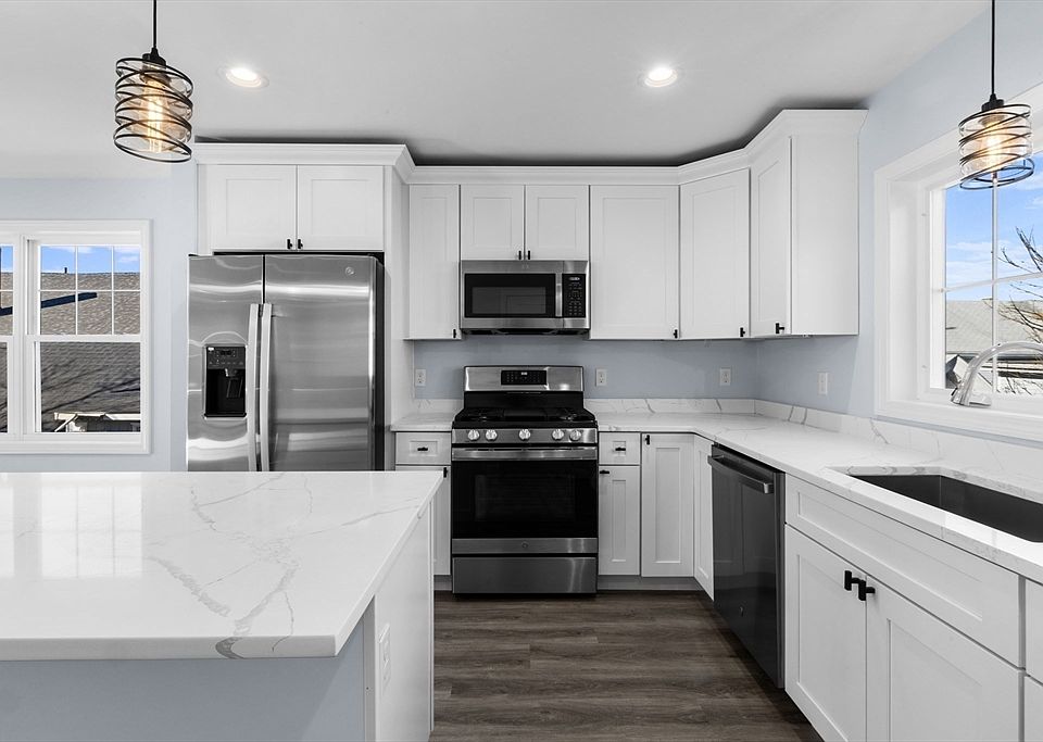 1st image of 206 Durfee St #3A