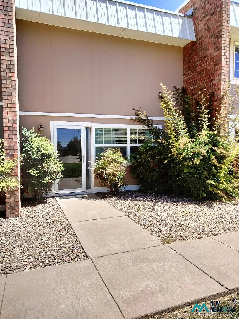 1 bed, 2.0 bath, 1080 sqft, $1,095 — Photo 1