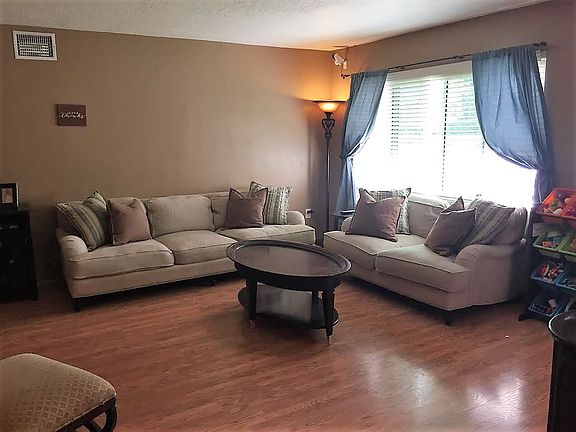 3rd image of 2814 Norsewood Dr