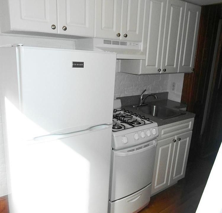 2nd image of 148 W 70th St APT 10