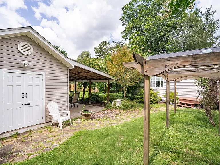4 Orlando Dr — Photo 10
