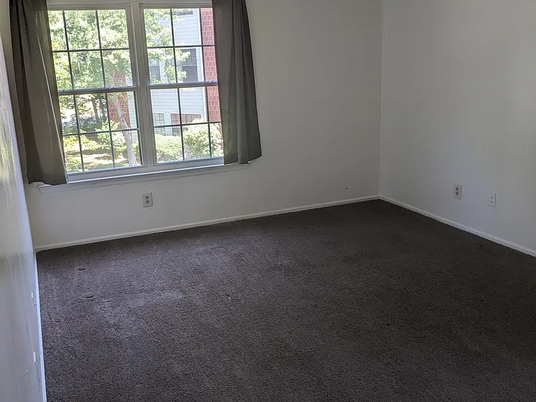 Main bedroom (left)