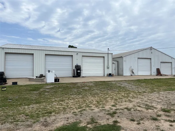 305 N Clint St, Whitefield, OK 74472