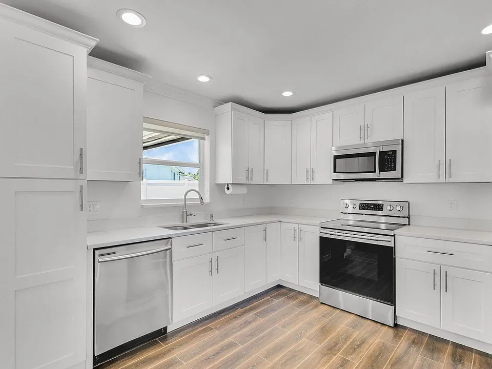 204 W Whitney Dr
