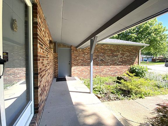 3rd image of 673 Bunker Hill Dr