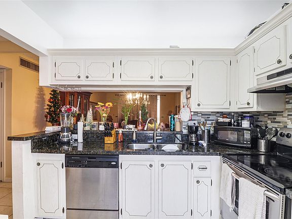 5th image of 420 NE 12th Avenue #605