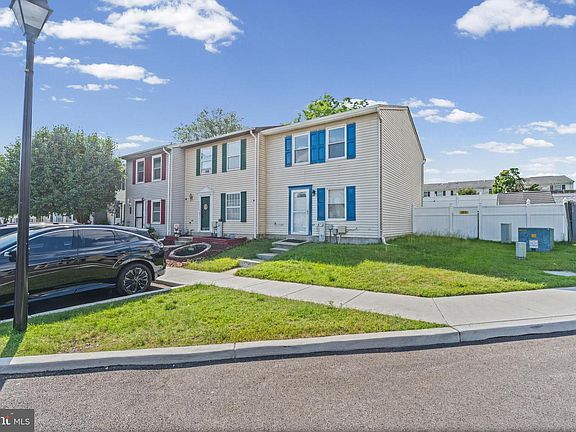 2nd image of 6425 Lacrosse Ln NE