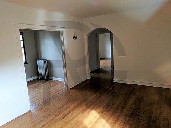 2nd image of 2100 W Ainslie St #21082E