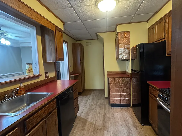 105 E Linden St — Photo 5