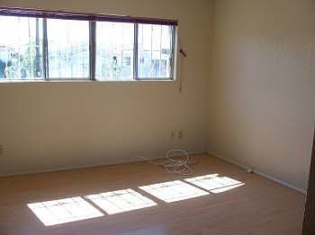 5th image of 1121 Olive Ave