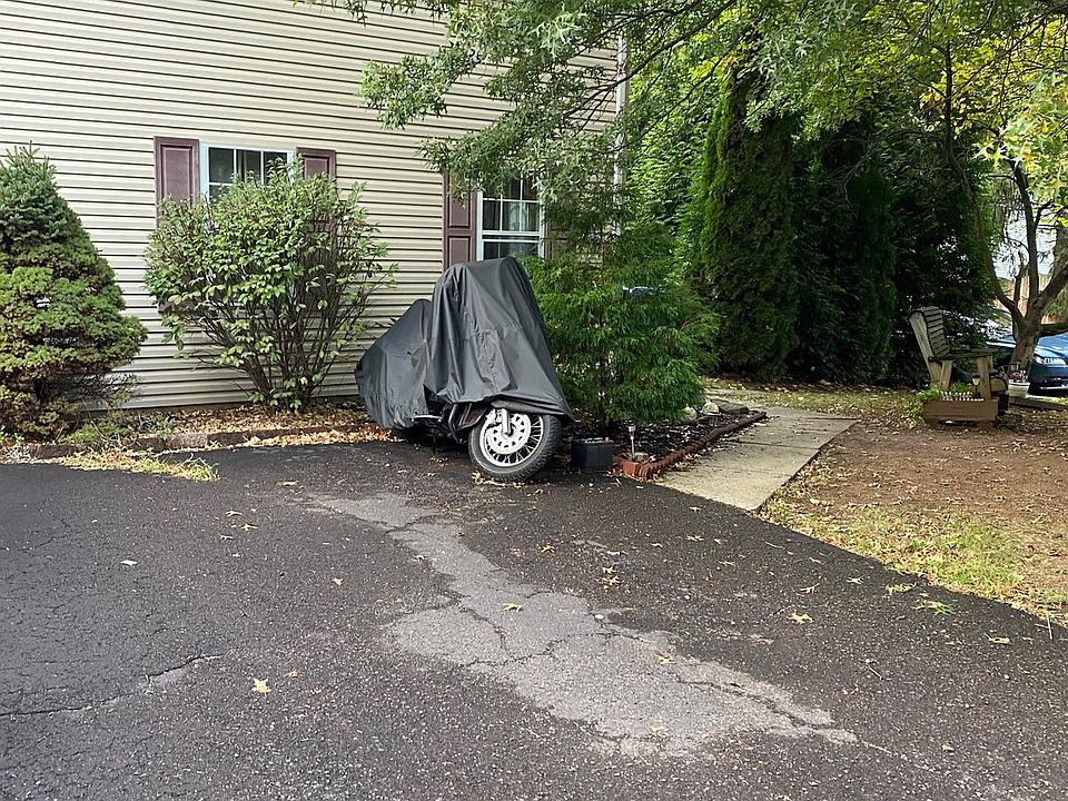 1st image of 401 Edgewood Dr