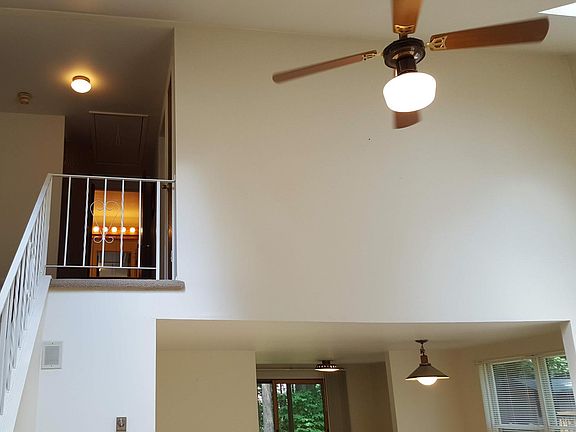 5th image of 186 Arrow Wood Pl