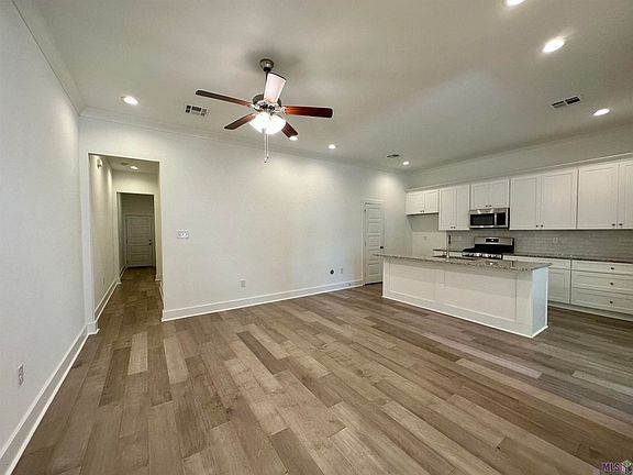 3rd image of 10144 The Grove Ave