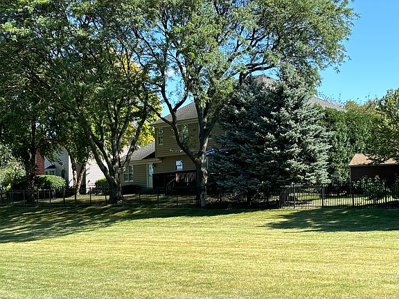 5th image of 747 Raintree Dr