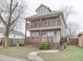 843 Ellrose Ave, Windsor, ON