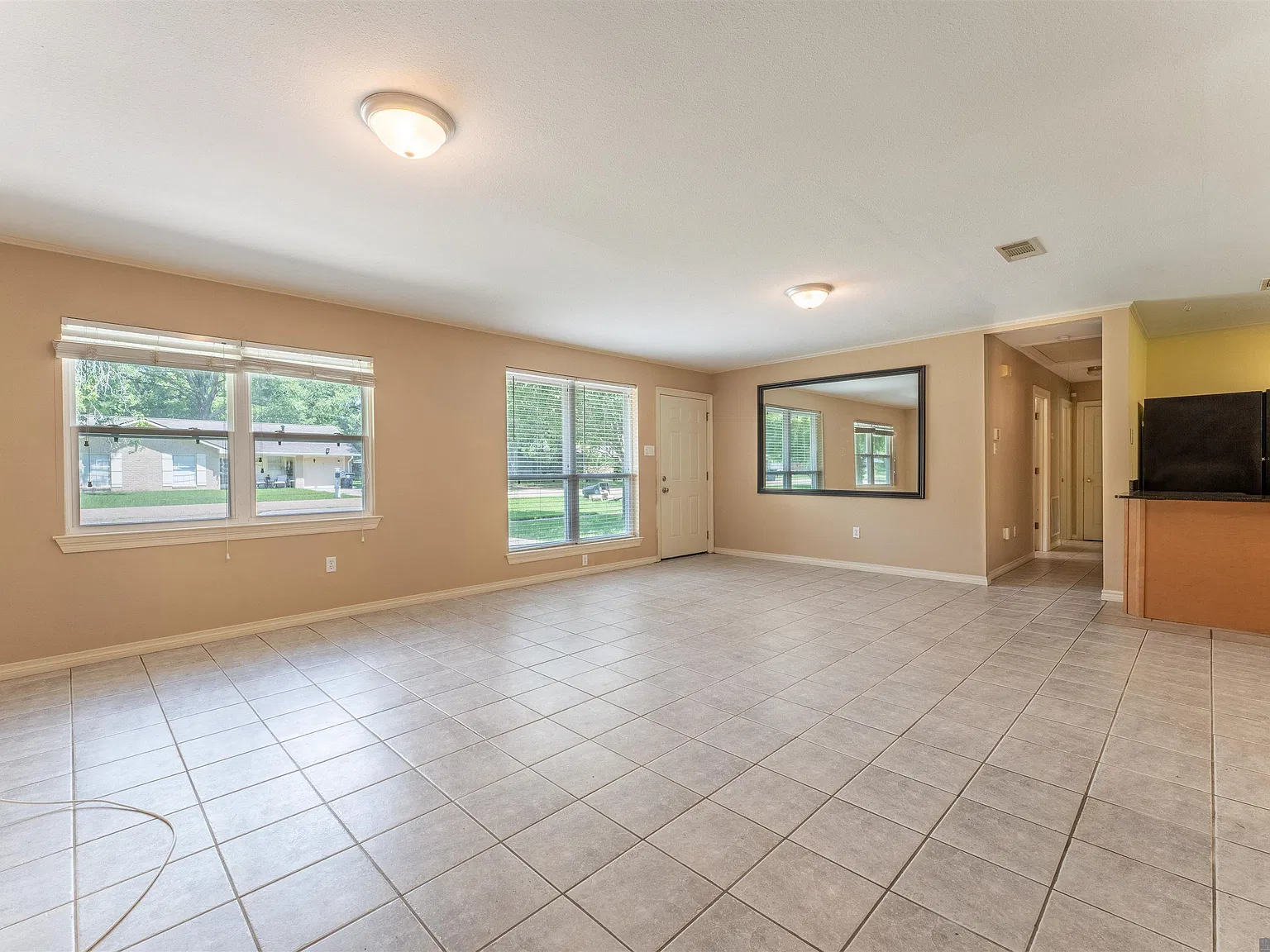 3 bed, 1262 sqft, $1,600 — Photo 3