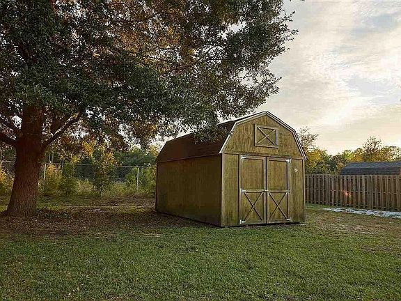 2nd image of 5881 Chi Chi Cir