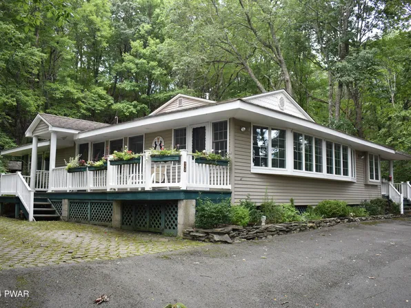 112 Lookout Dr, Lords Valley, PA 18428