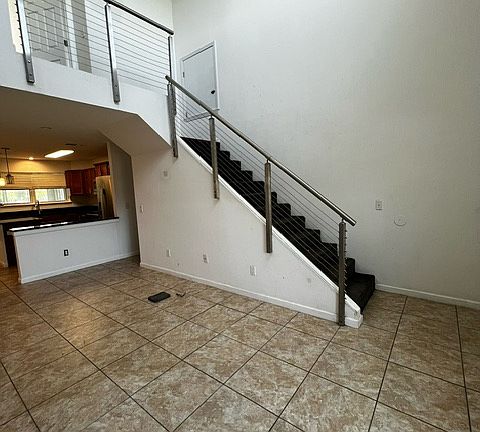 3rd image of 717 W 26th St