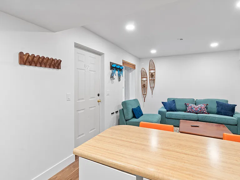 Kitchen / Living Area
