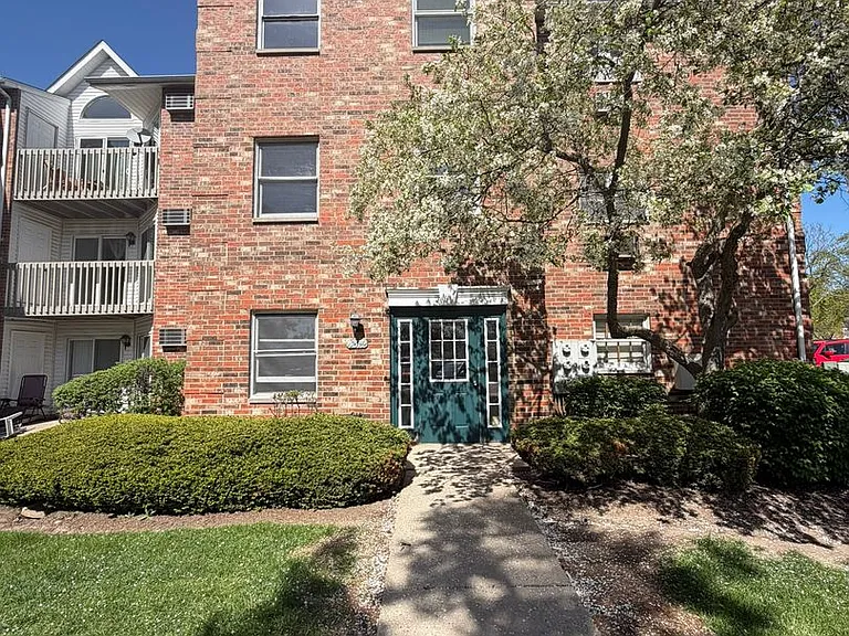 4312 W Shamrock Ln #2D — Photo 1