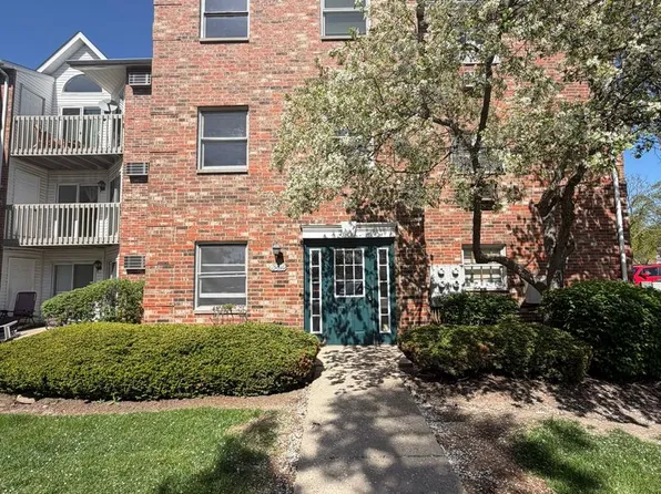 4312 W Shamrock Ln APT 2D, McHenry, IL 60050