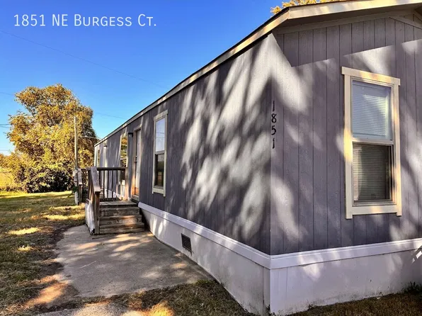 1851 NE Burgess Ct, Topeka, KS 66608