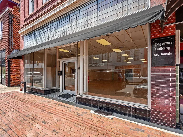 205 E Walnut St — Photo 4
