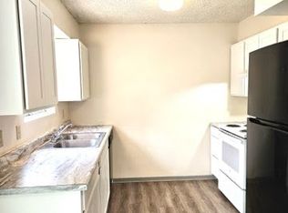 926 NE D St #6, Grants Pass, OR 97526