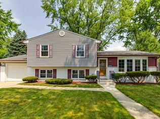 1368 E Reynolds Dr, Palatine, IL 60074