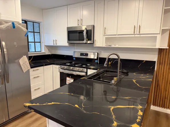 18530 Hatteras St Unit 212, Tarzana, CA 91356