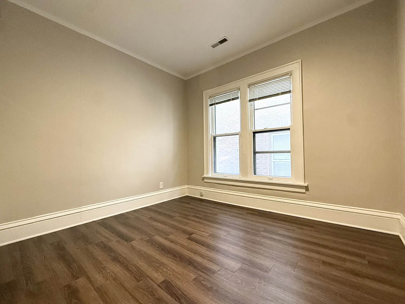 104 E Dayton St — Photo 2