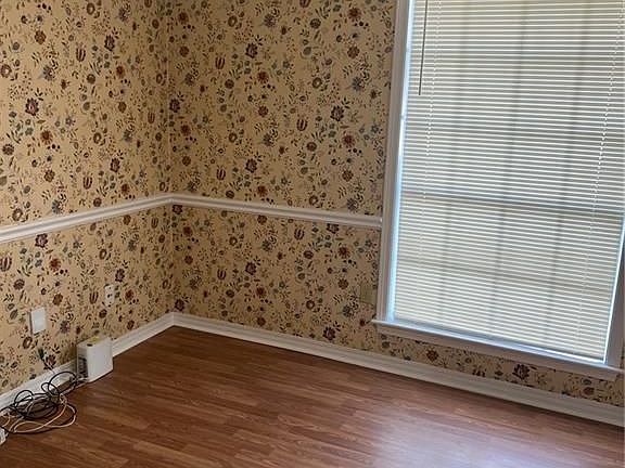 3rd image of 4861 Woodcliff Dr N