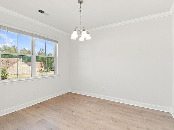 5th image of 309 Woodgate Way
