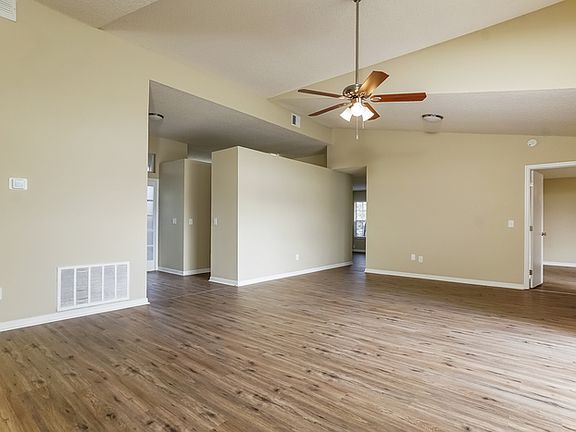 4th image of 14747 Day Lily Ct