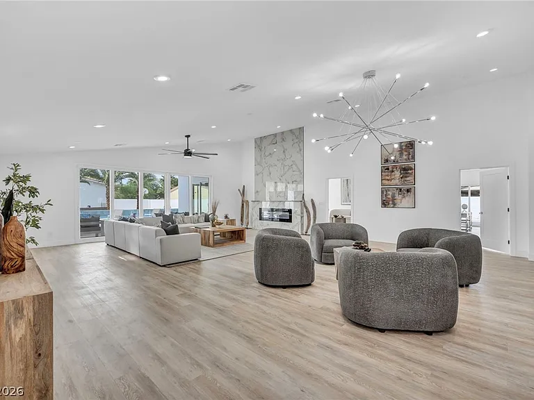 3630 Tobias Ln — Photo 8