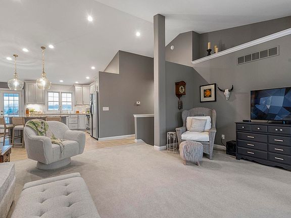 3rd image of 23870 Autumnview Ln