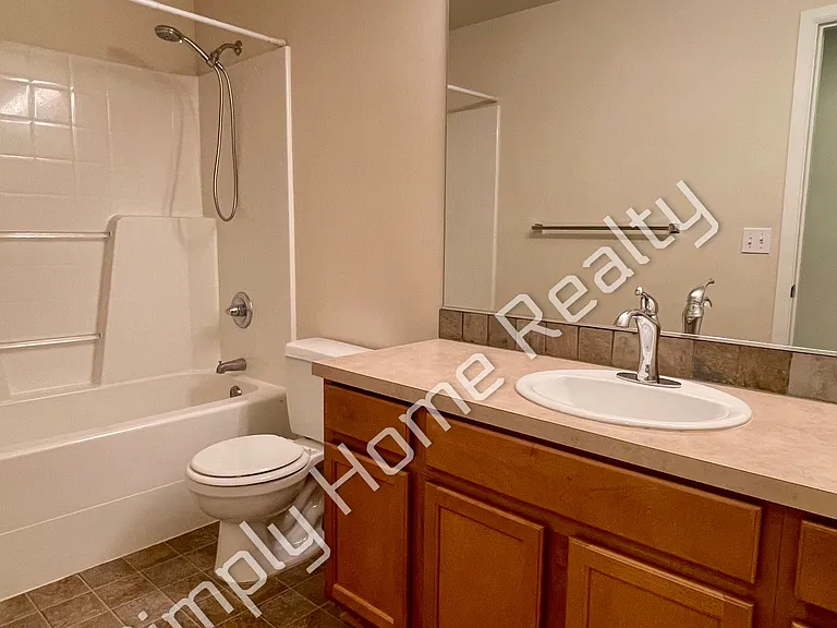 8715 Madrid St NE — Photo 20
