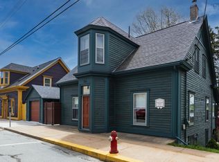 56 Montague St, Lunenburg, NS B0J 2C0