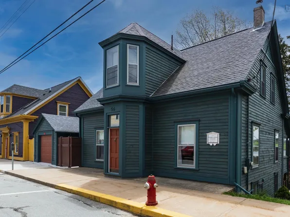 56 Montague St, Lunenburg, NS B0J 2C0