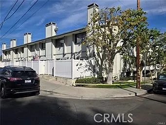 22865 Del Valle St — Photo 1