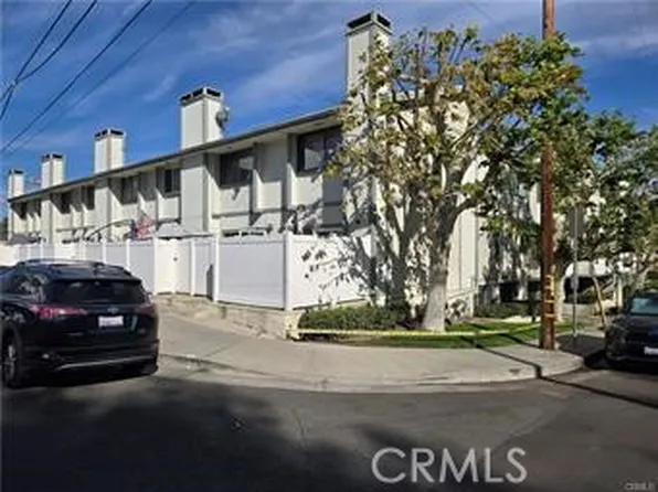 22865 Del Valle St, Woodland Hills, CA 91364