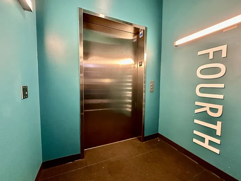 Crest-Urban Apartments — Photo 24