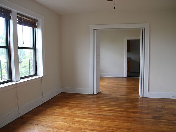 3rd image of 2052 31st St APT D3