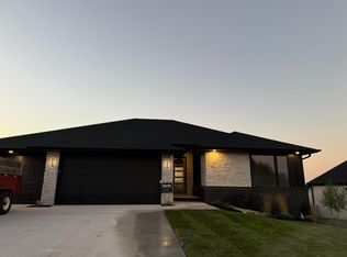 5932 S Dollison Ave, Springfield, MO 65810