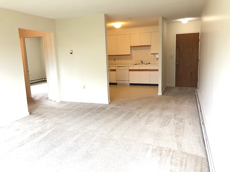 Lexington St Apartments — Photo 36